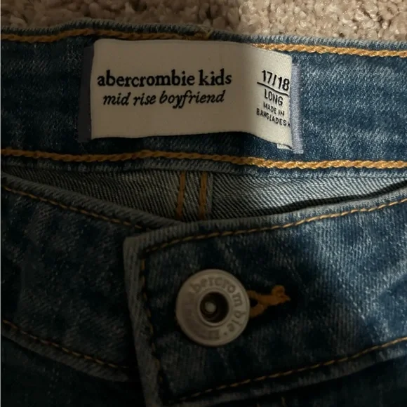 Abercrombie kids, mid rise boyfriend jeans, size 17/18 long - Picture 4 of 4
